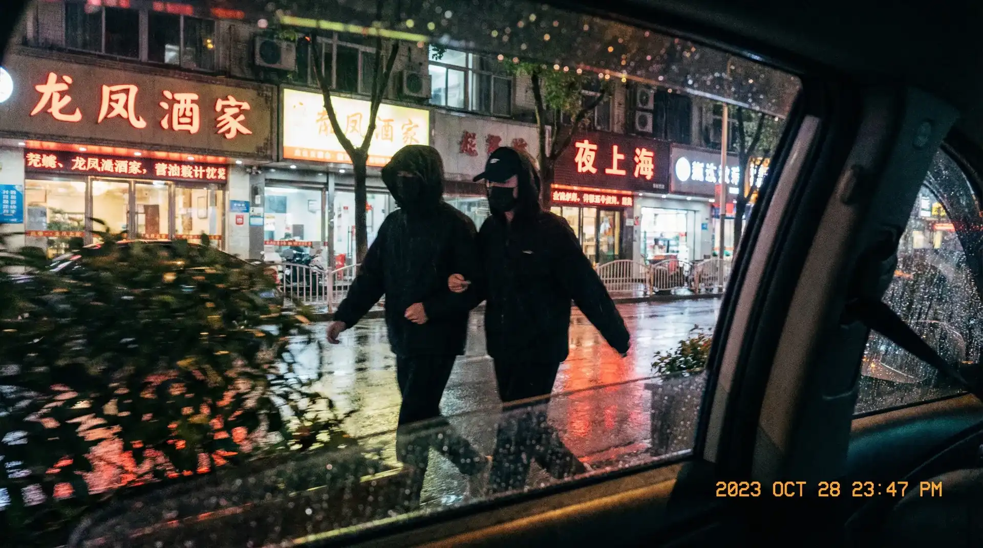 优德体育平台 - 顶流明星深夜密会现场抓拍照片